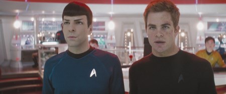 Spock (Zachary Quinto) und Kirk (Chris Pine) bestehen in jungen Jahren ihr erstes Abenteuer. | Quelle: Star Trek / Paramount