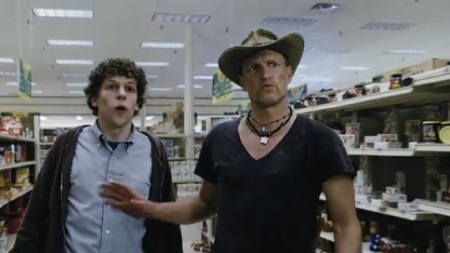 Zombies im Anmarsch. Columbus hat Angst, Tallahasse wittert Spaß. | Quelle: Zombieland / Columbia Pictures