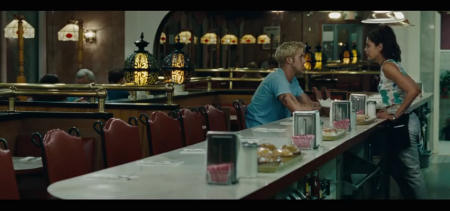 Luke und Robin haben viel Gesprächsbedarf. | Quelle: "The Place Beyond the Pines" Trailer / Studiocanal